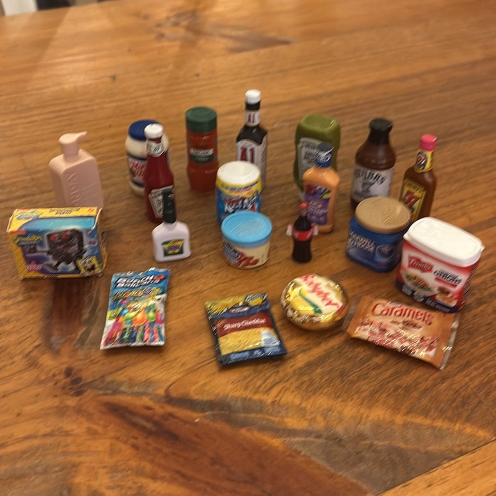 Collection of Mini Brands! 20 pcs, incl Monday conditioner and Babybel cheese